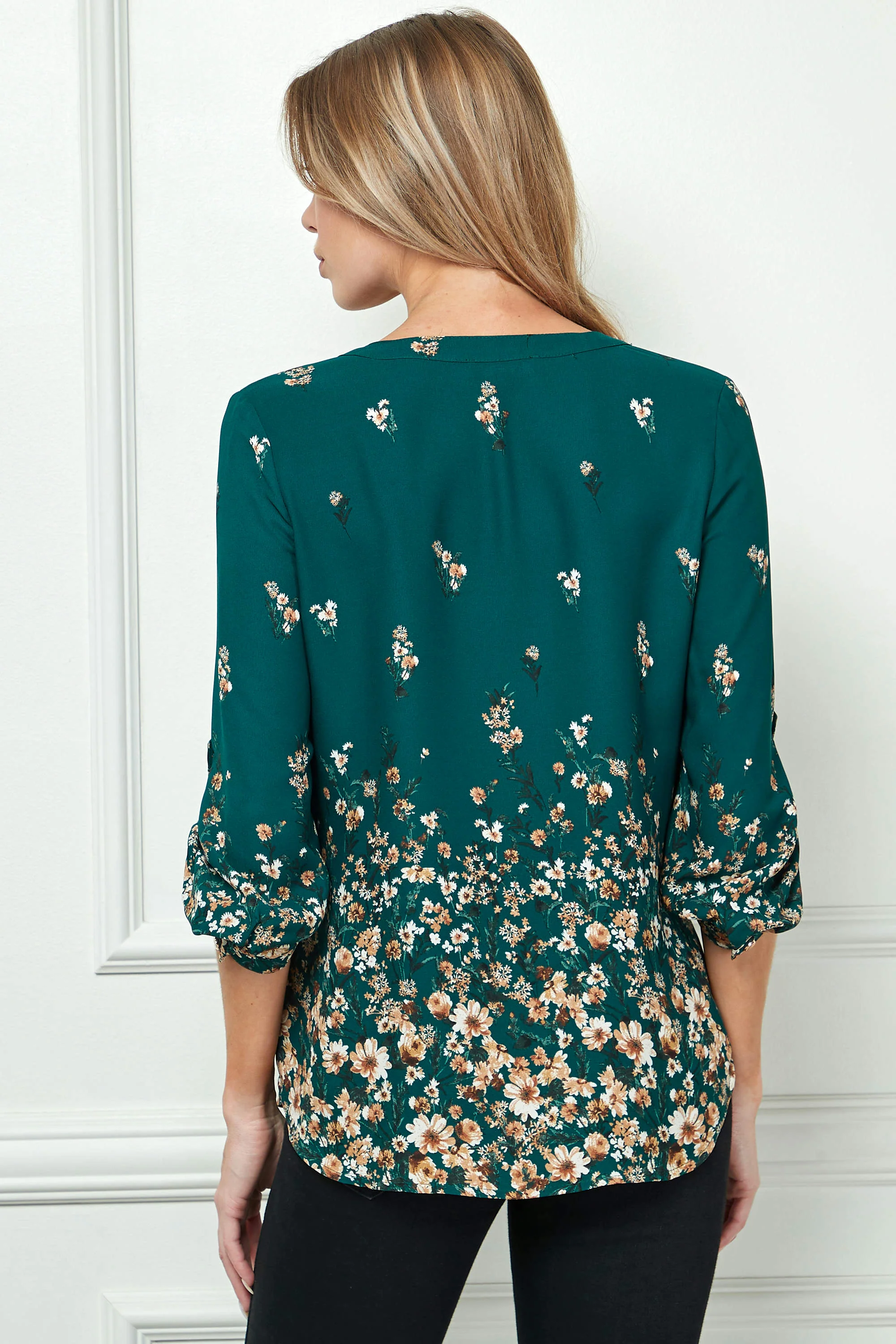 3/4 Button Tab Sleeve Big Button V-Neck Border Print Popover Blouse in Hunter Green - Image 4