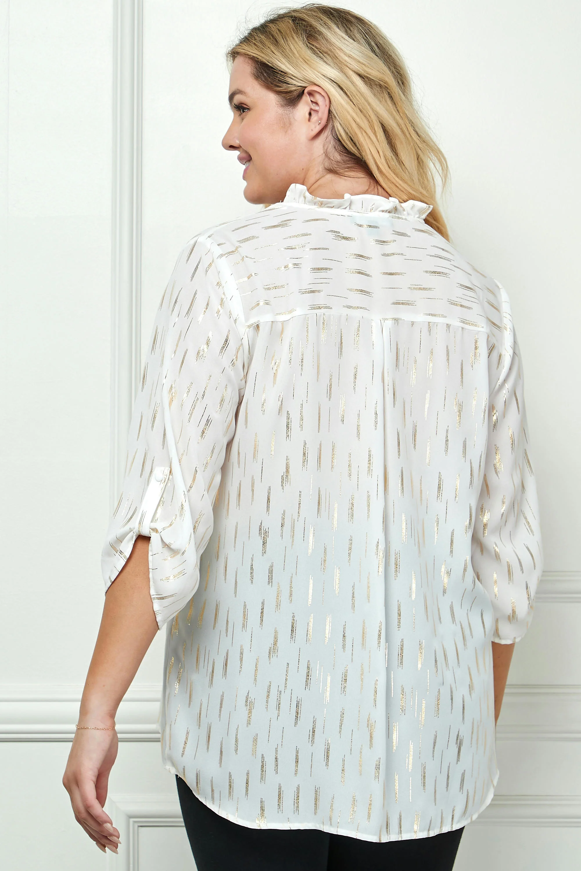 3/4 Button Tab Sleeve Covered Button + Loop on V-Neck Popover Rain Foil Print Blouse in Ivory - Plus - Image 4