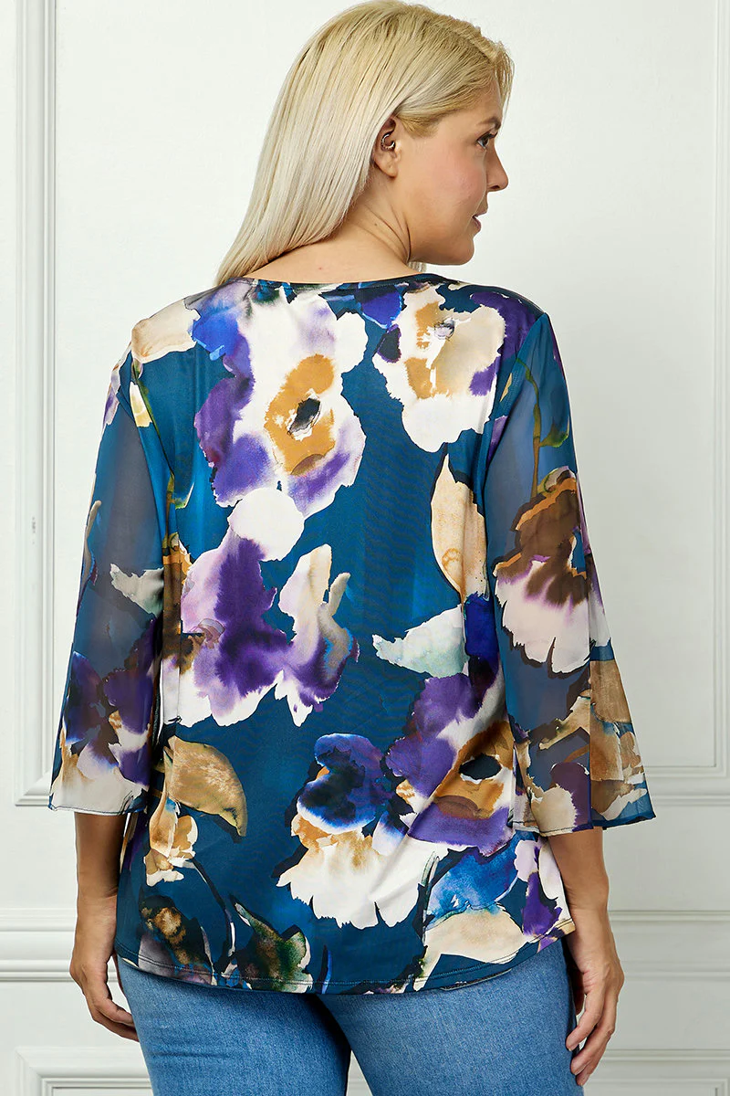 3/4 Flare Sleeve Cutout Trim Mix Media Blouse in Navy - Plus - Image 4