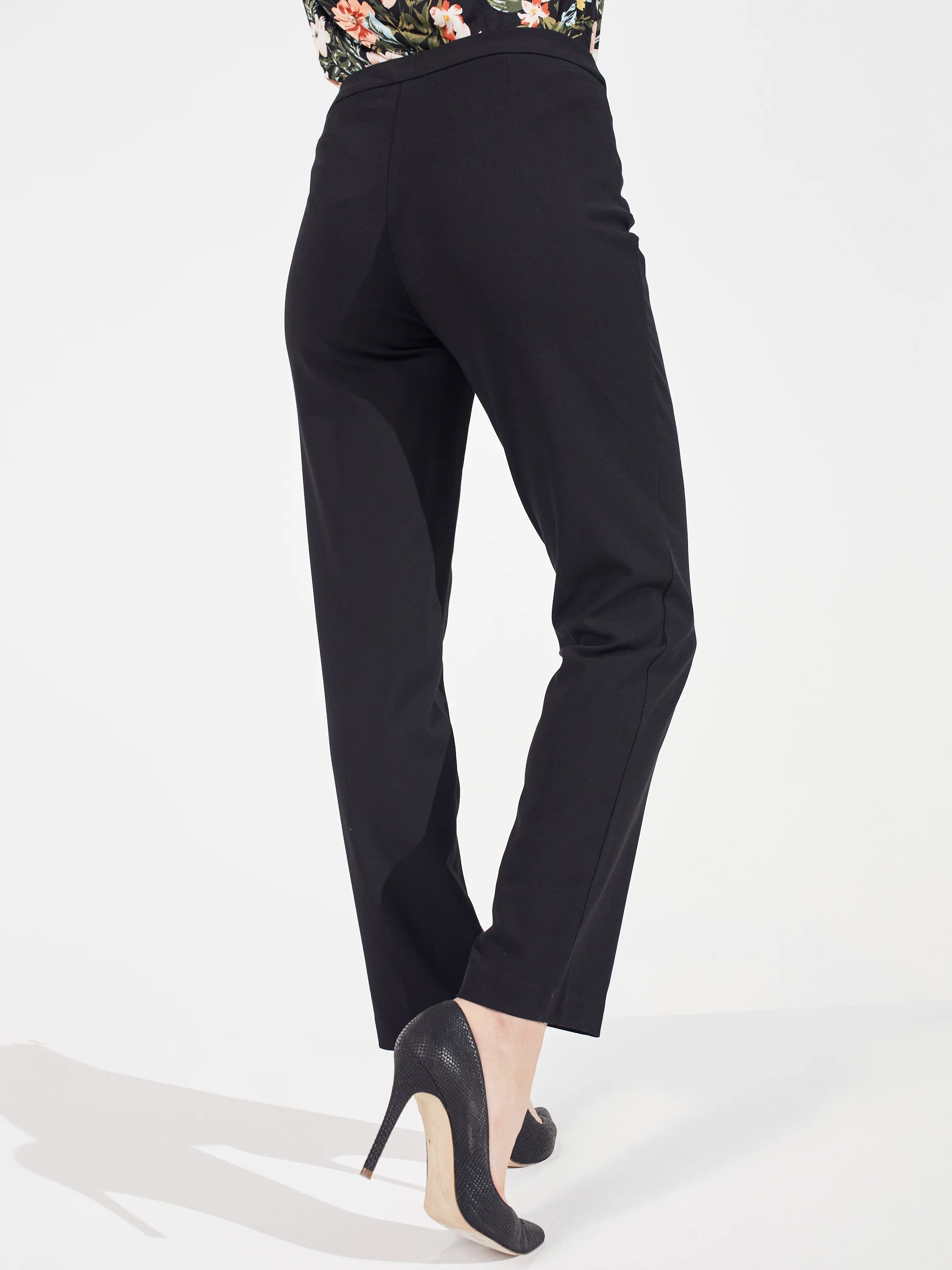 Roz & Ali™ Secret Agent Tummy Control Taper Pants - Image 15