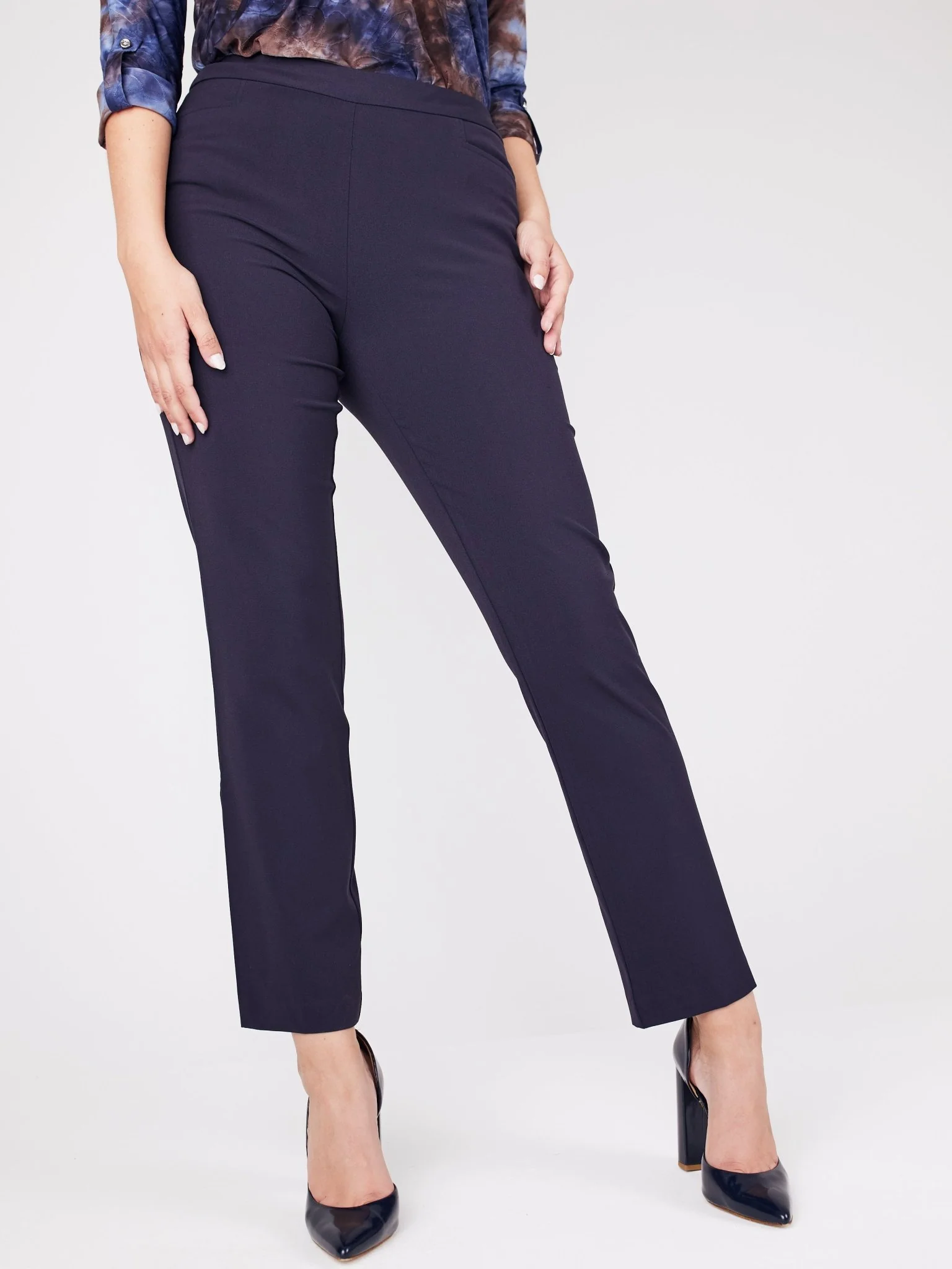 Roz & Ali™ Secret Agent Tummy Control Taper Pants - Petite - Image 9