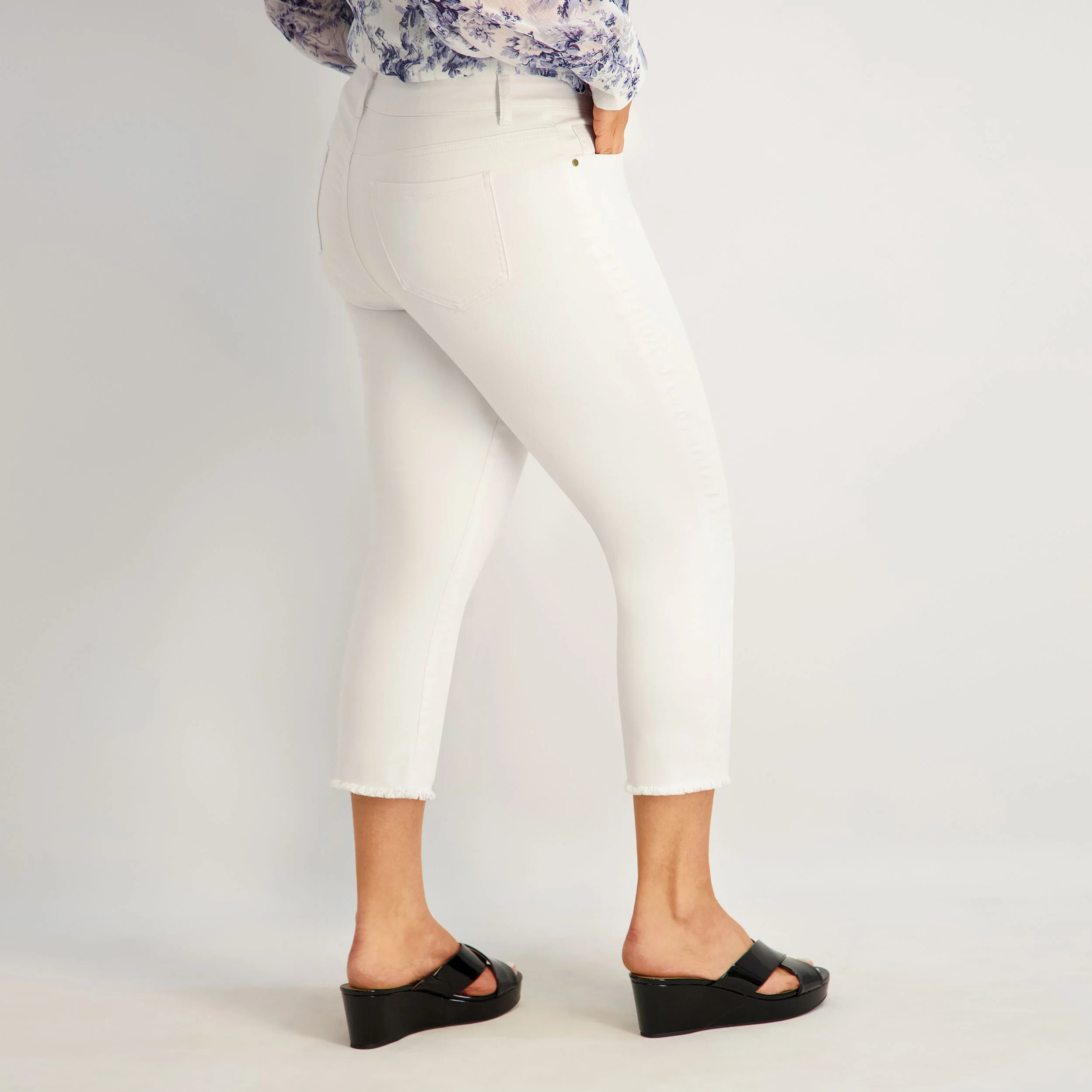 Westport Signature Fray Hem Capri in White - Plus - Image 4