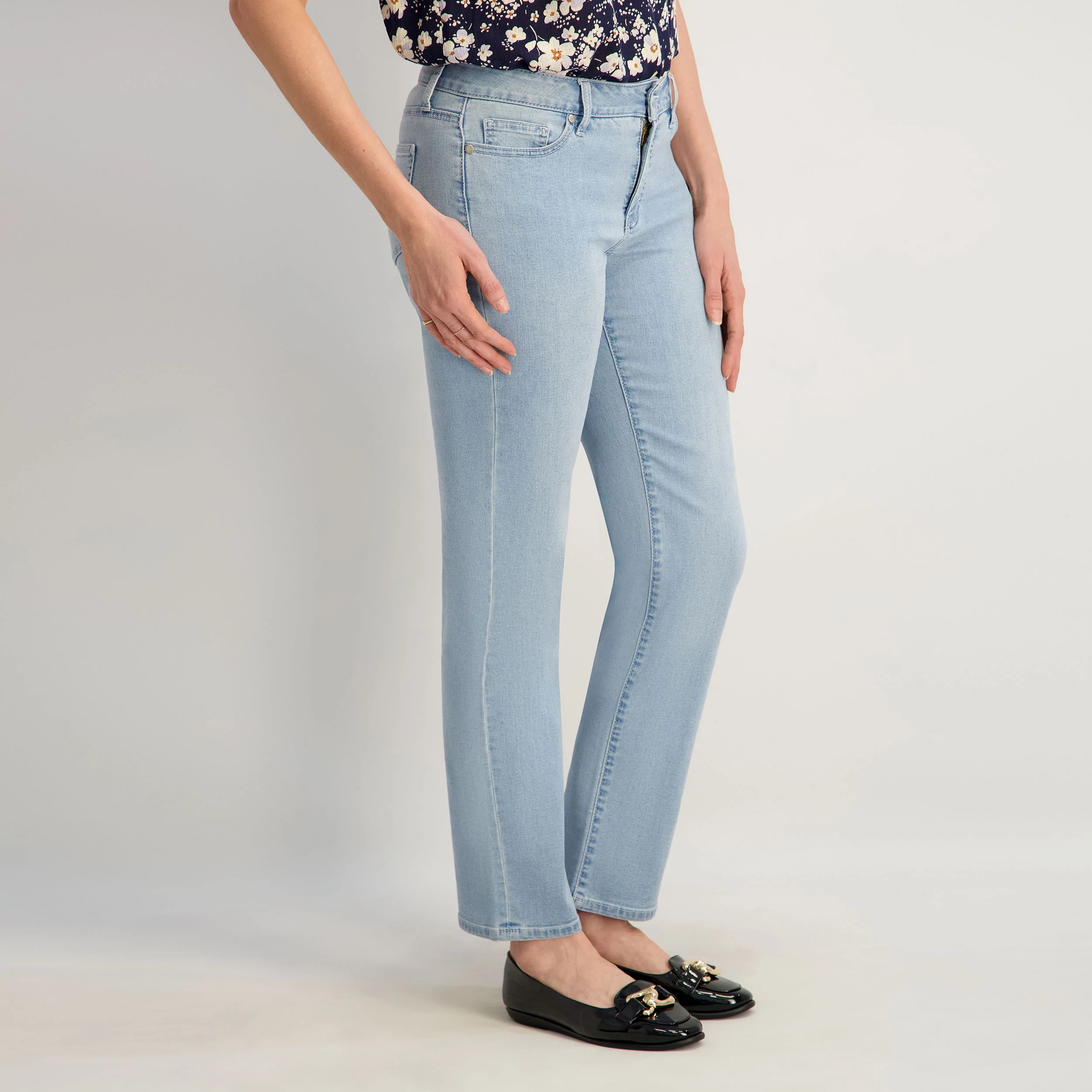Westport Signature Straight Leg in Light Wash - Image 3